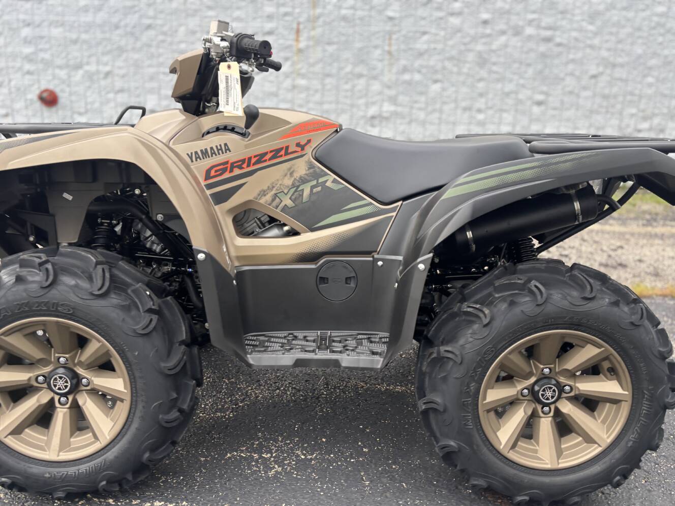 A photo of this 2027 Yamaha GRIZZLY EPS XT-R