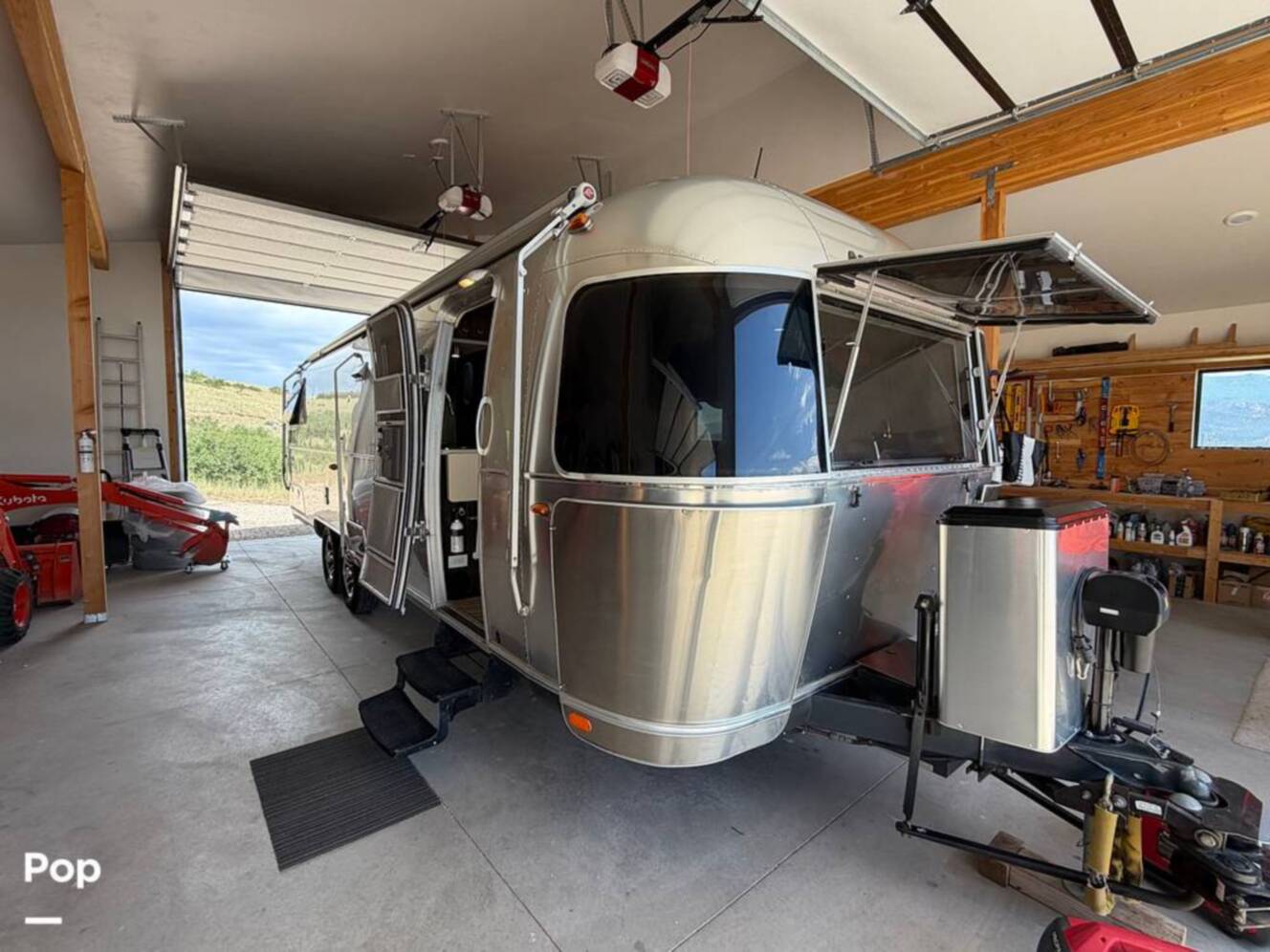 A photo of this 2016 Airstream International 30 Signature