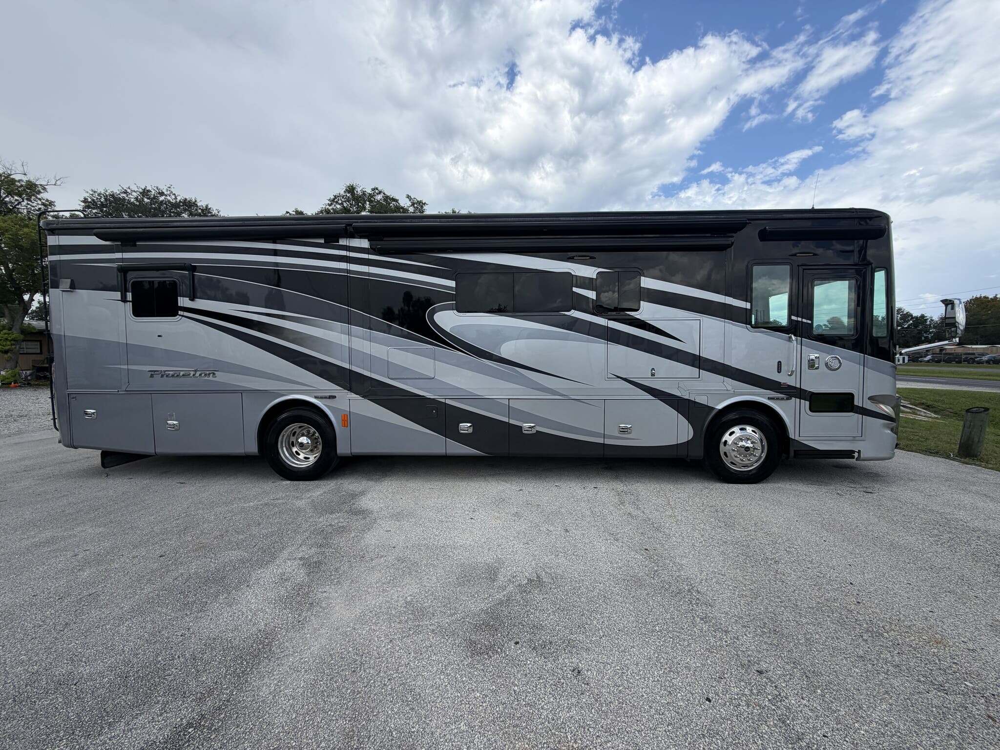 2017 Tiffin Phaeton 36GH in apopka FL