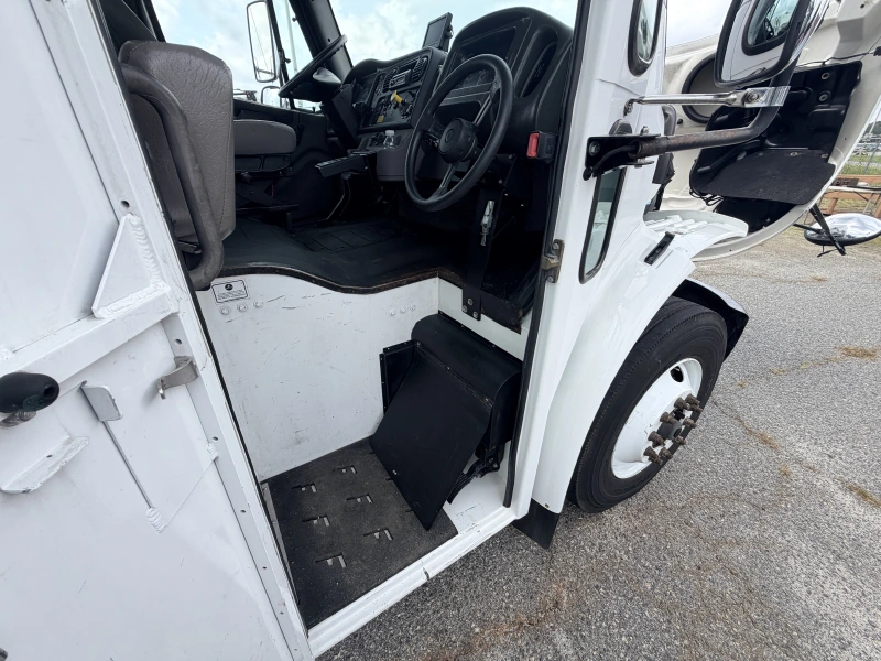 2016 FREIGHTLINER BUSINESS CLASS M2 106