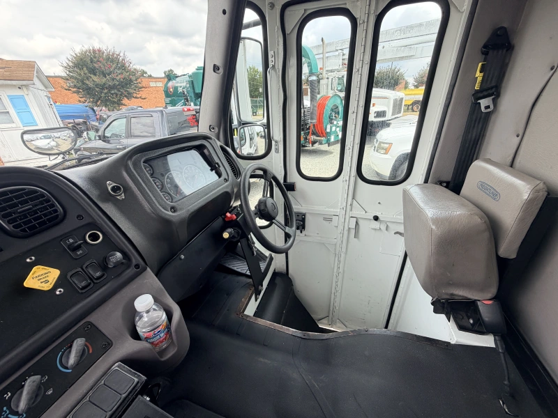 2016 FREIGHTLINER BUSINESS CLASS M2 106