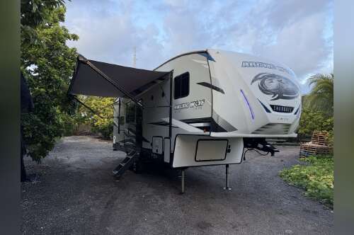 2022 Forest River CHEROKEE ARCTIC WOLF 261RK in miami FL