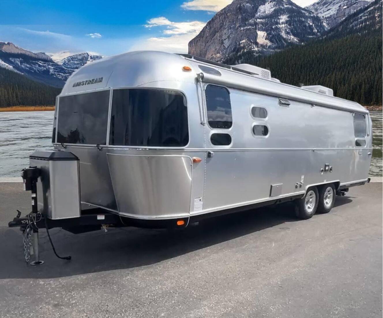 A photo of this 2026 Airstream Classic 28RB Queen