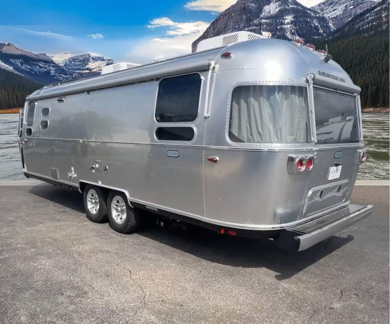 A photo of this 2026 Airstream Classic 28RB Queen