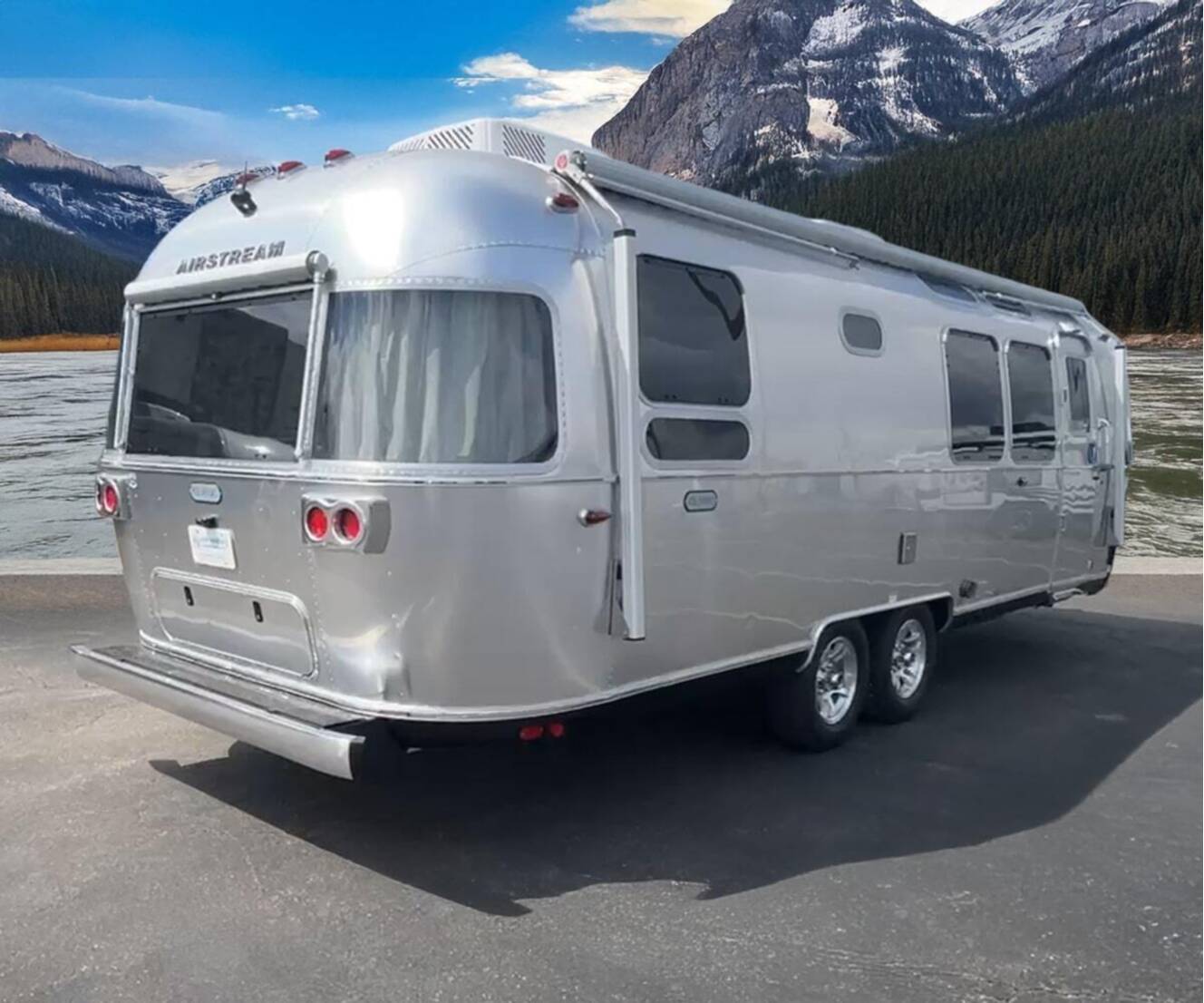 A photo of this 2026 Airstream Classic 28RB Queen