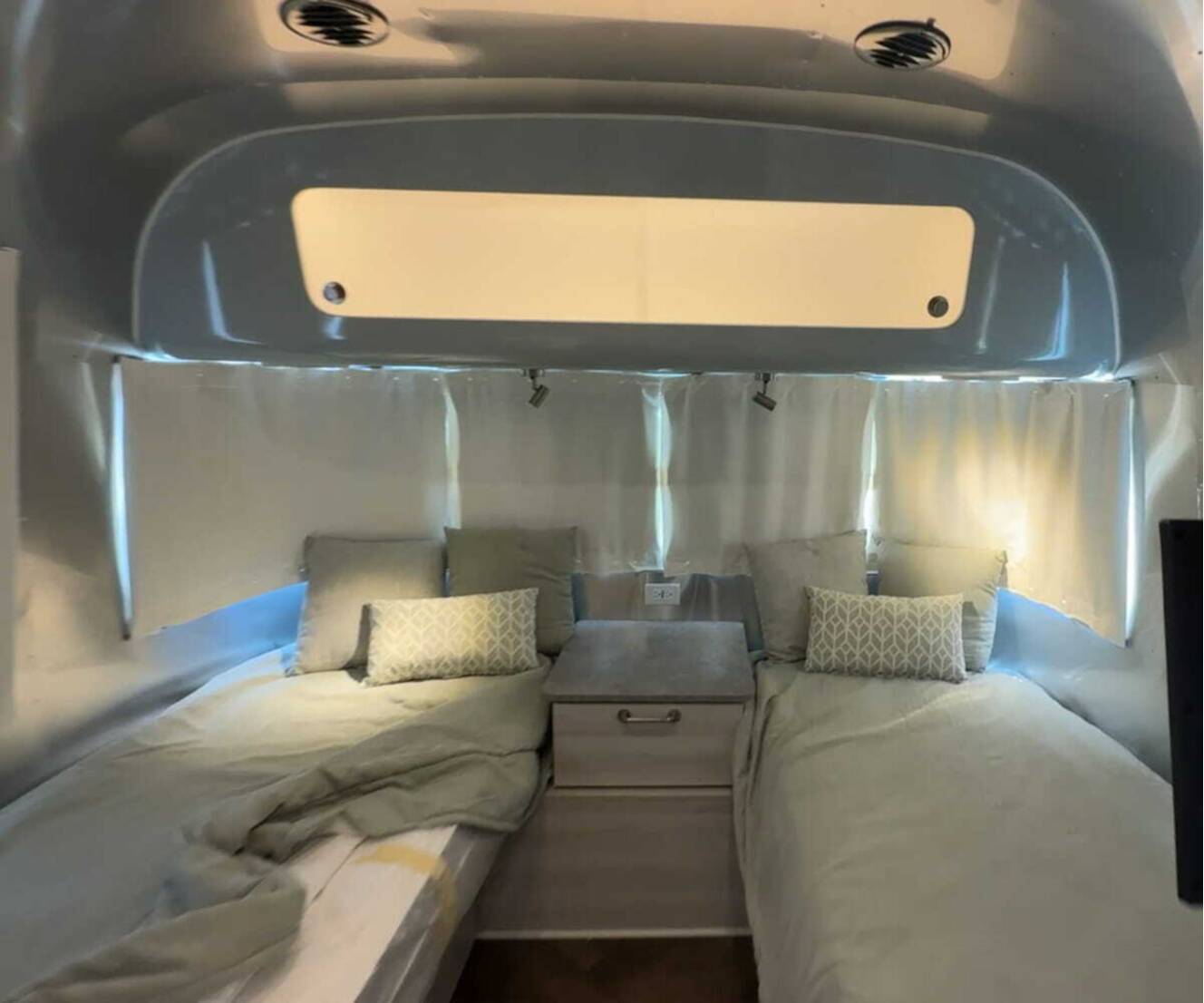 A photo of this 2024 Airstream International 28RB Twin