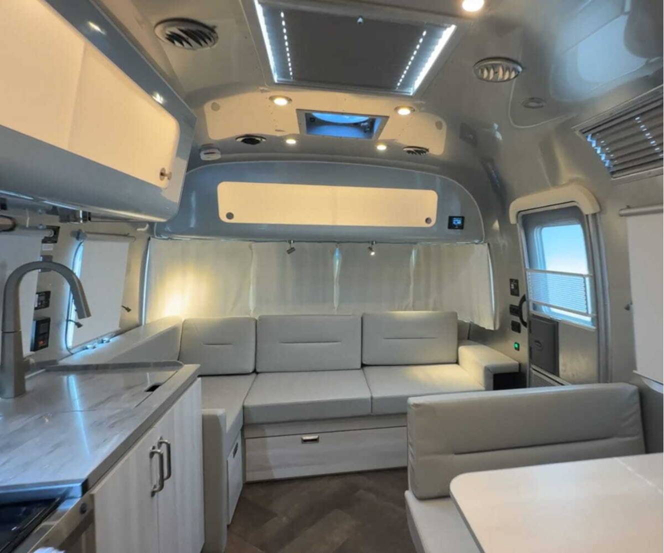 A photo of this 2024 Airstream International 28RB Twin