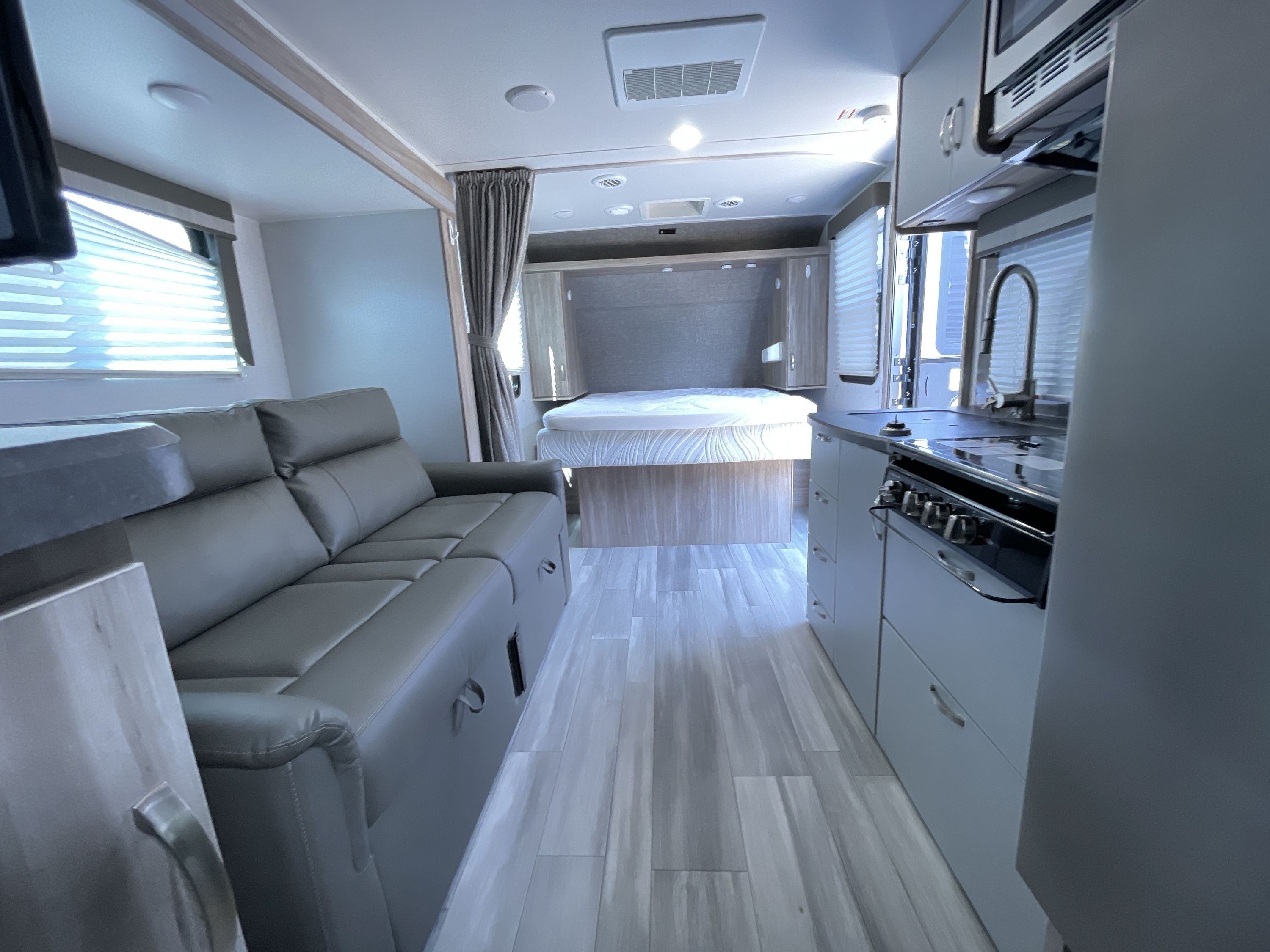 2022 Winnebago MICRO MINNIE 2108FBS in denton TX