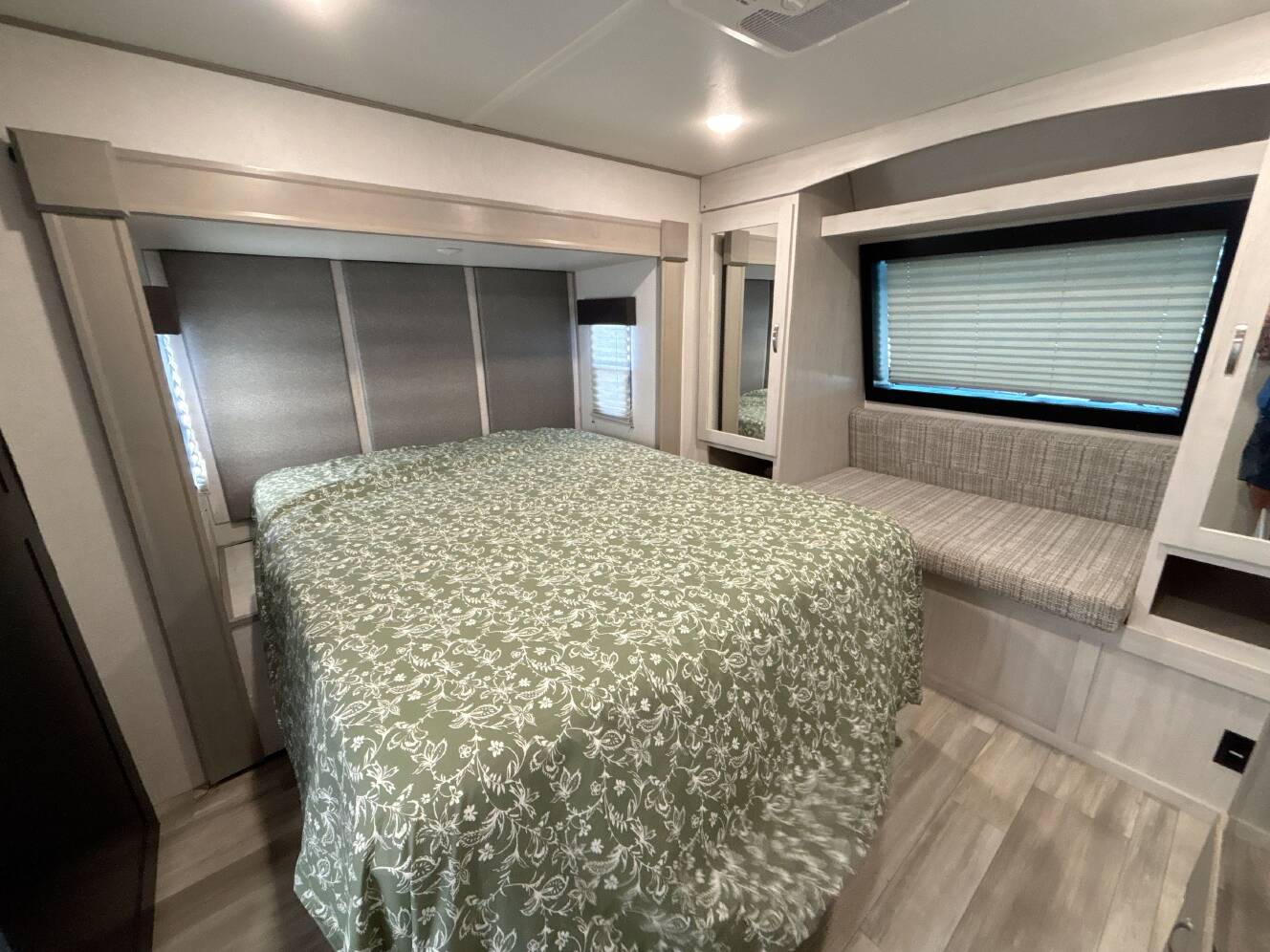 A photo of this 2023 Prime Time LACROSSE 3411RK