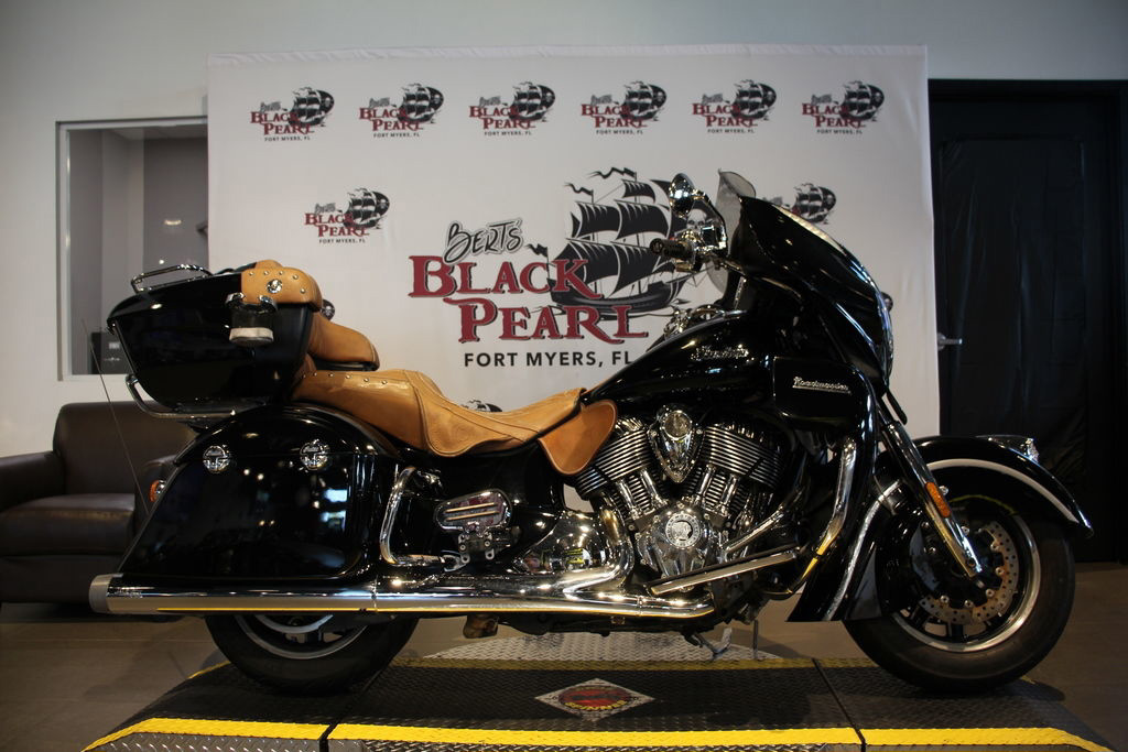 2016 Indian Roadmaster Thunder Black in Fort Myers, FL