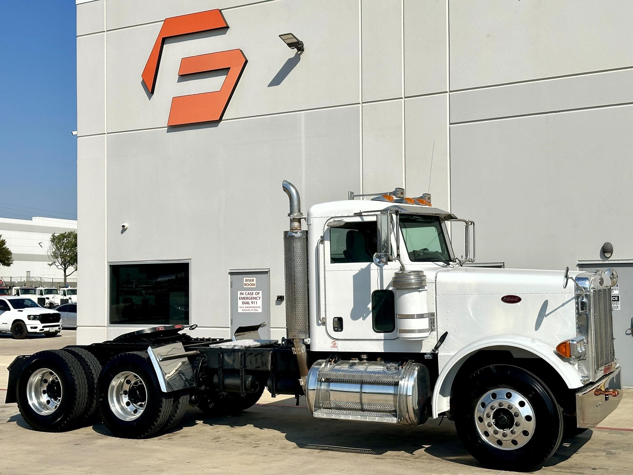 2005 PETERBILT 379 in Hutchins, TX