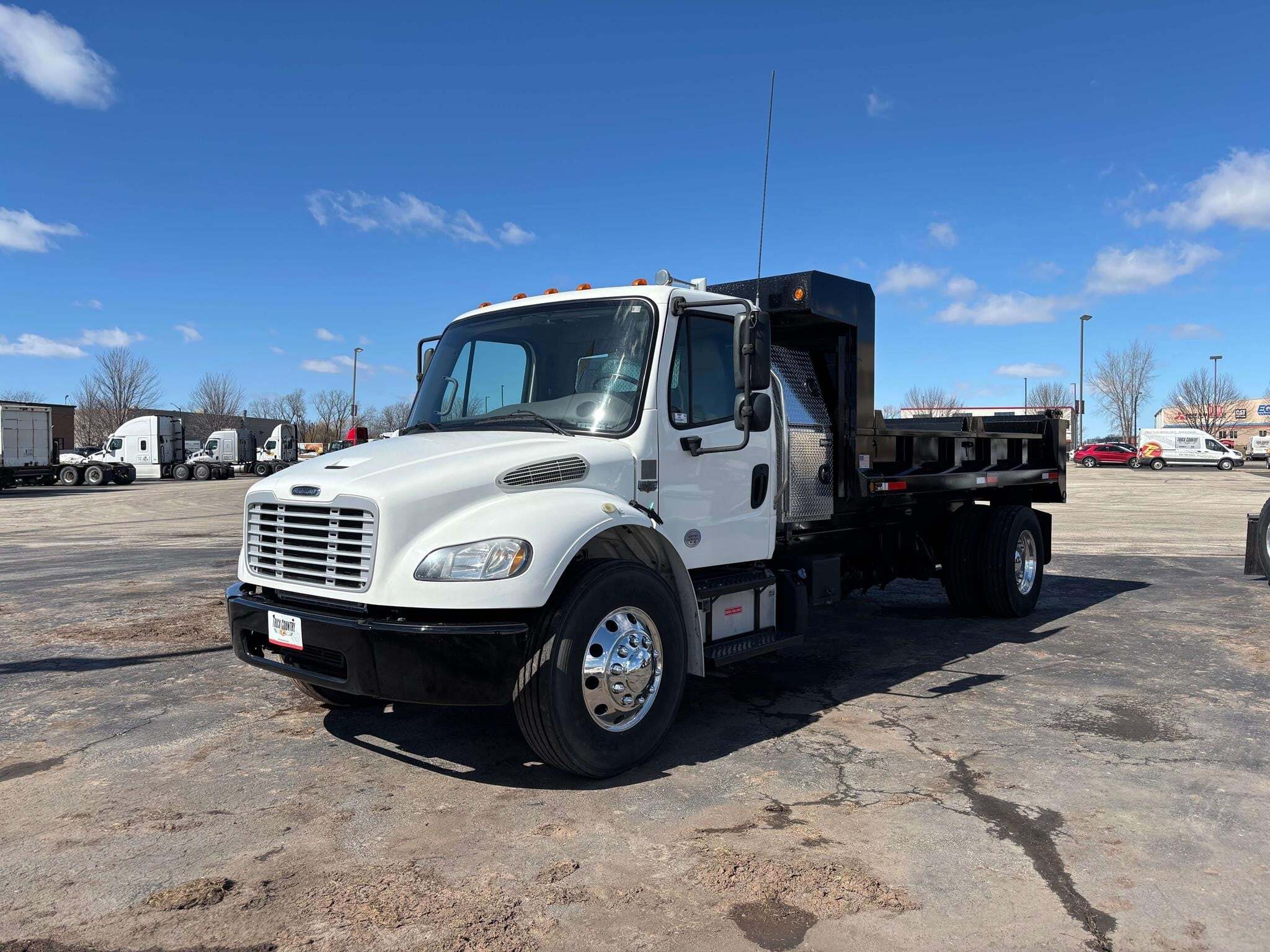 2019 FREIGHTLINER BUSINESS CLASS M2 106 in Dubuque, IA