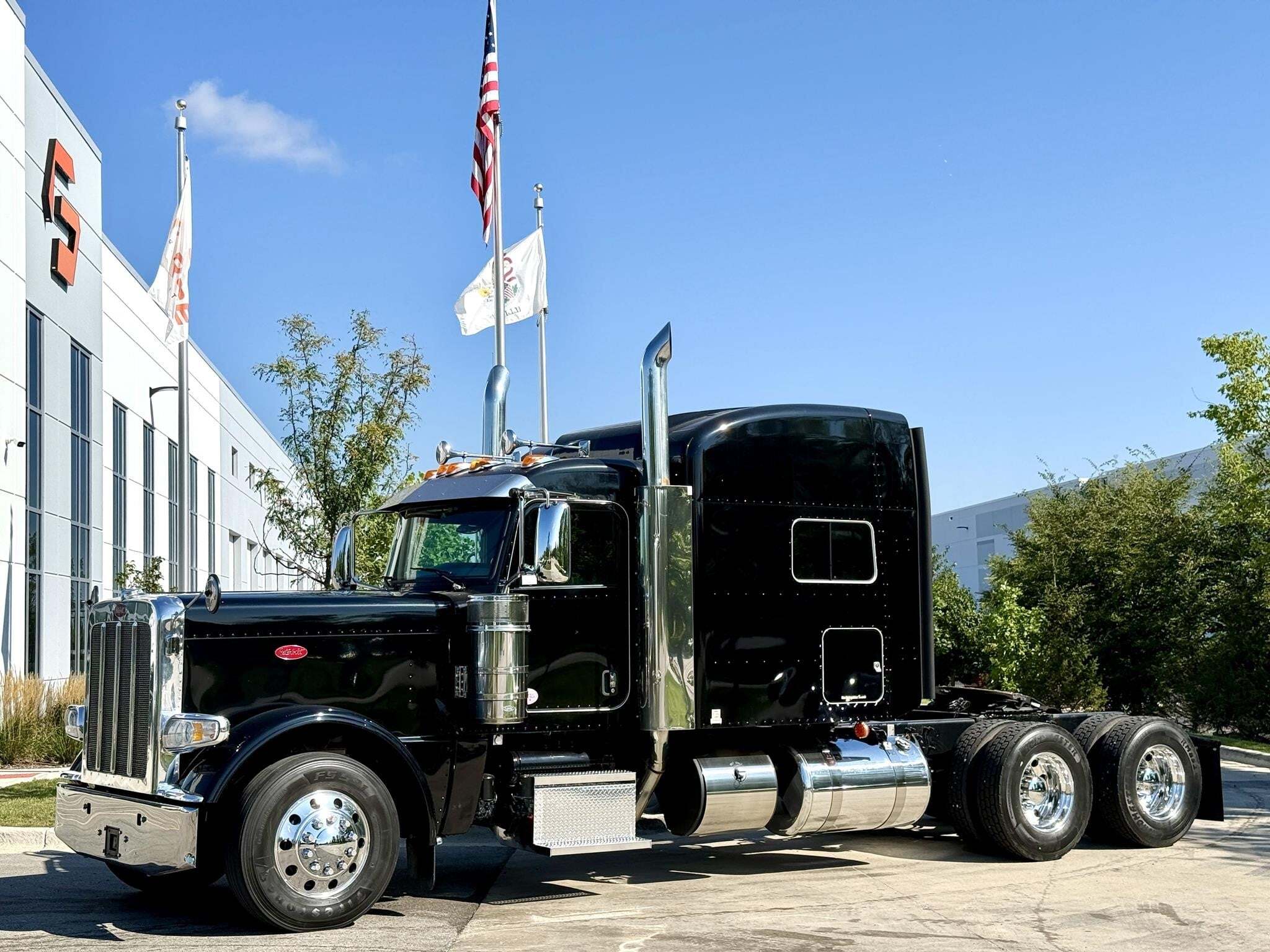 2019 PETERBILT 389 in New Lenox, IL