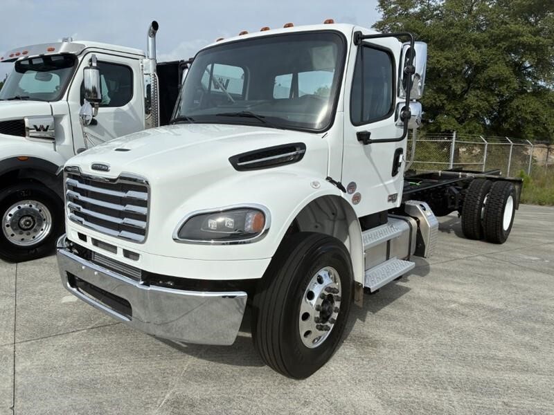 2027 FREIGHTLINER BUSINESS CLASS M2 106 in Wilmington, NC