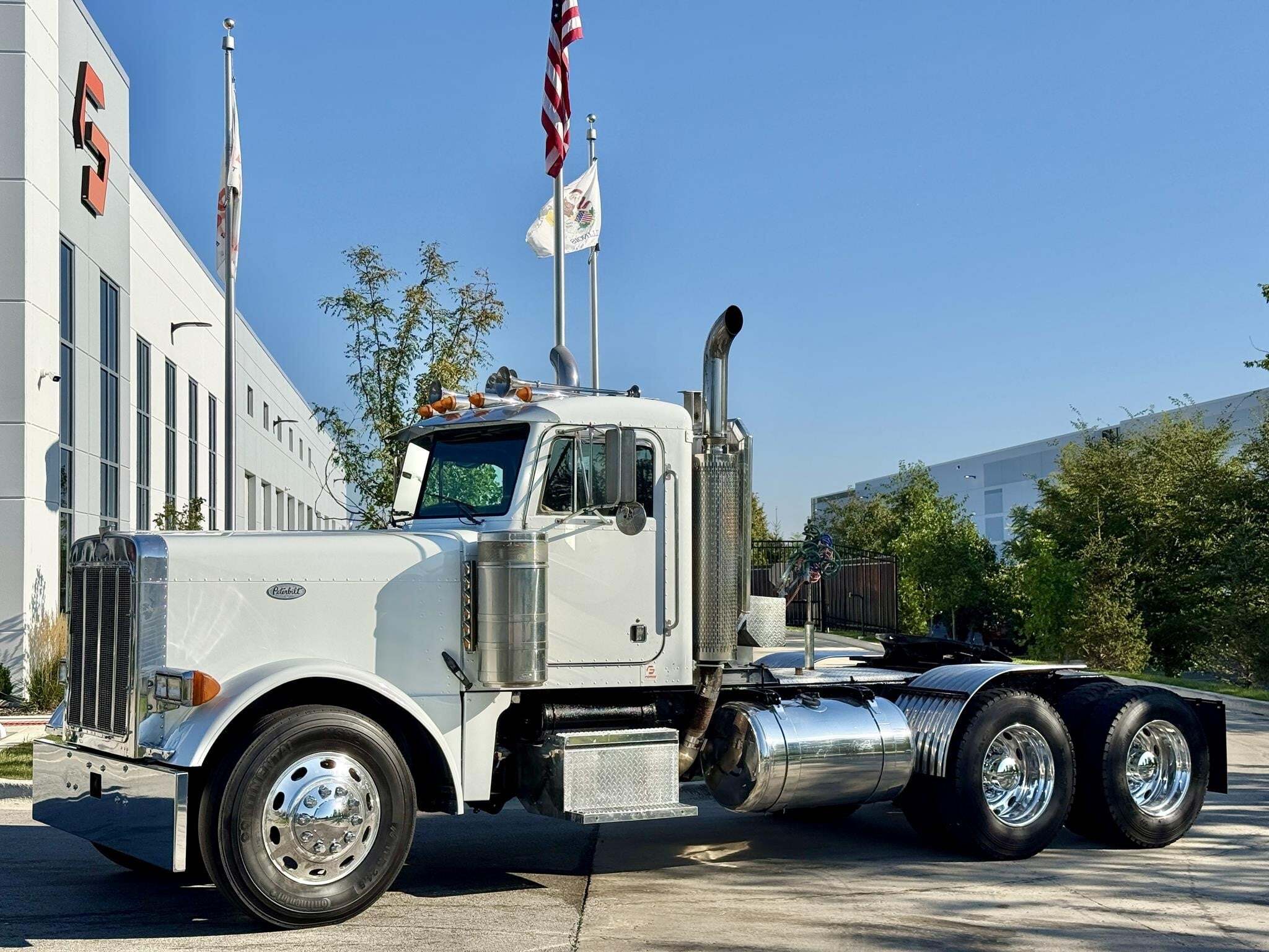 1996 PETERBILT 379 in New Lenox, IL