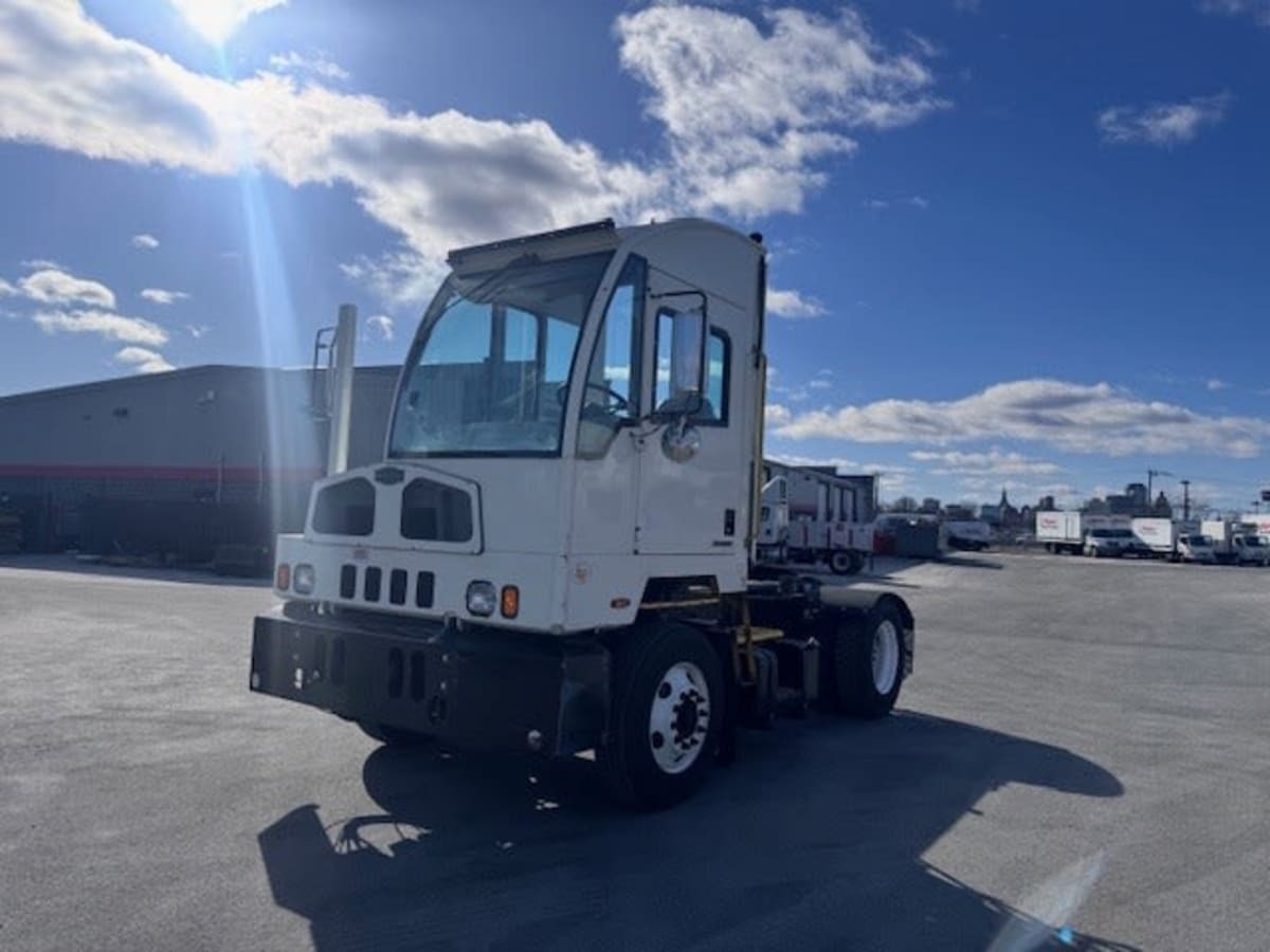 2018 AUTOCAR ACT 42 in Springfield, MA