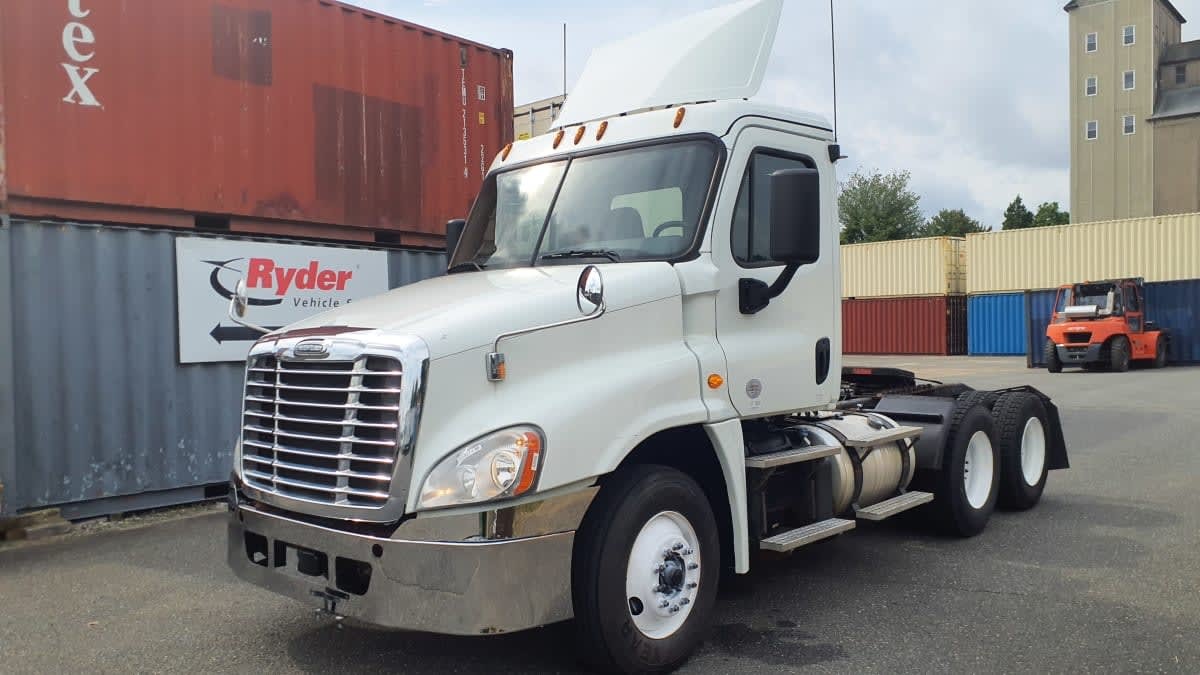 2019 FREIGHTLINER CASCADIA 125 in Springfield, MA