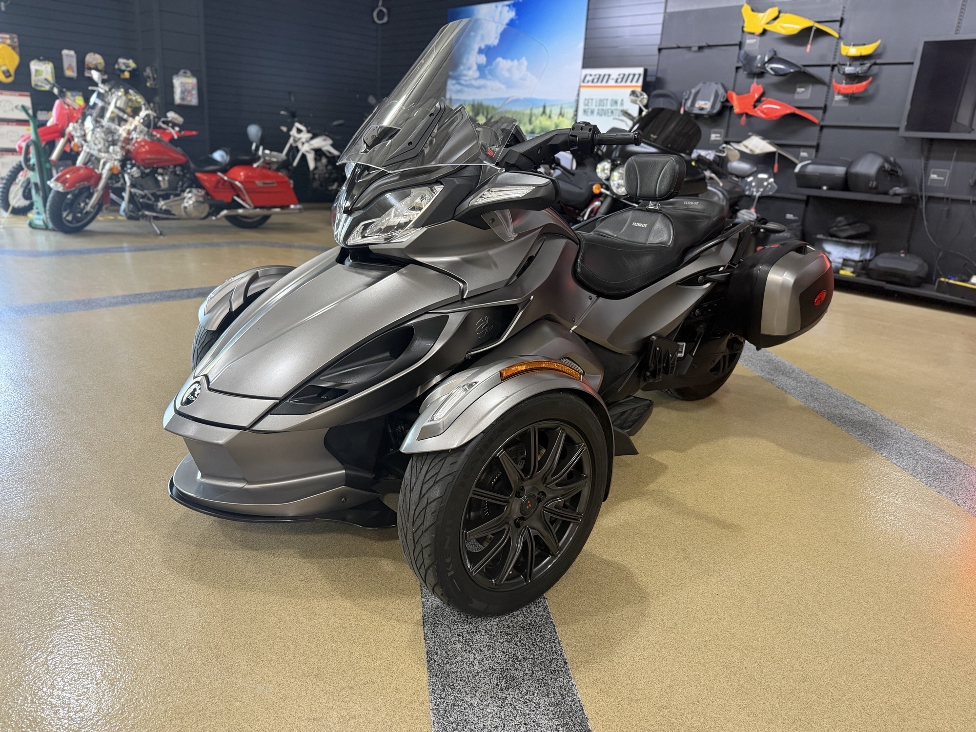 2014 Can-Am Spyder ST Limited - SE5 LIMITED in Jackson, OH