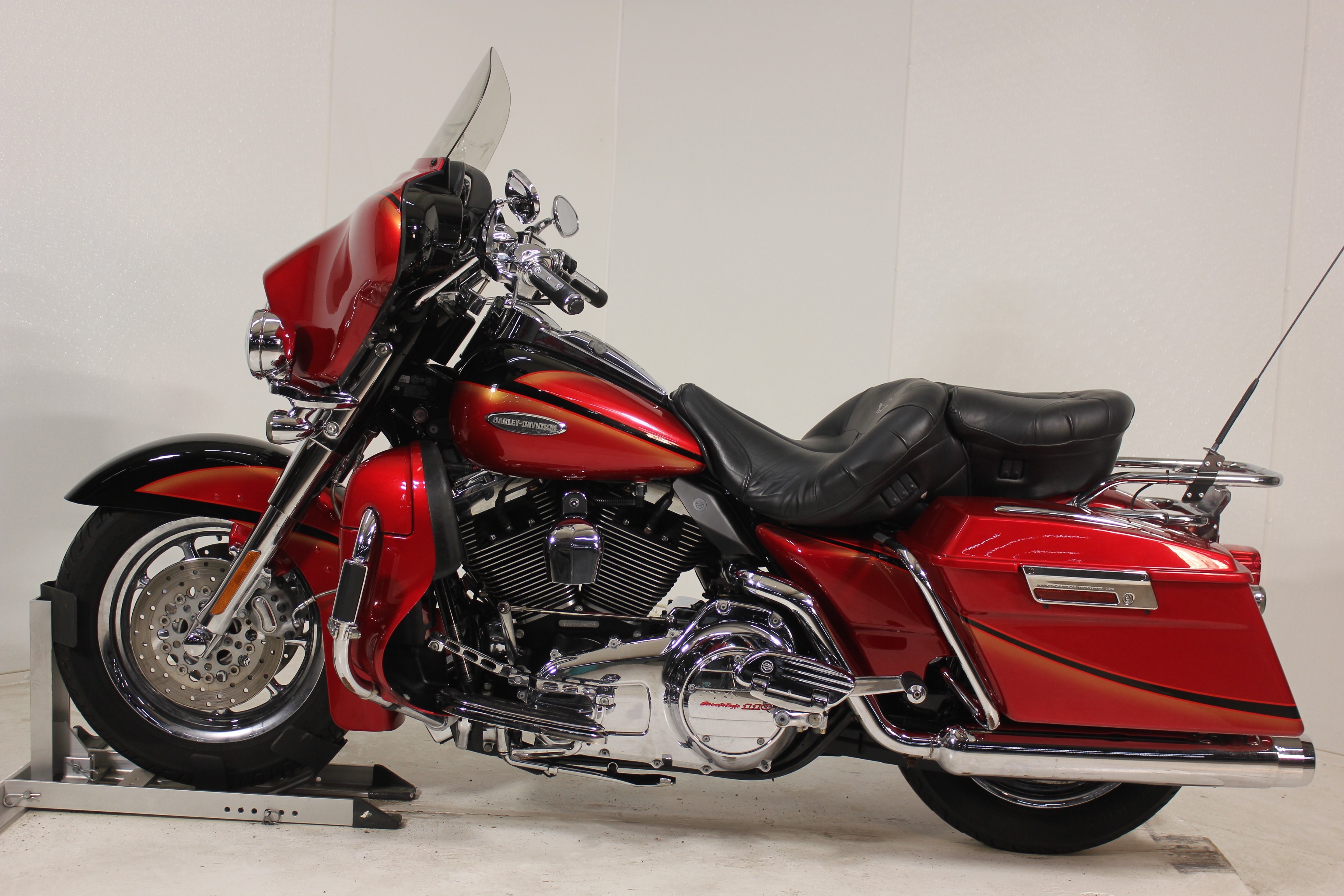 2007 Harley-Davidson CVO™ Screamin' Eagle® Ultra Classic® Electra Glide® FLHTCSE in Pittsfield, MA