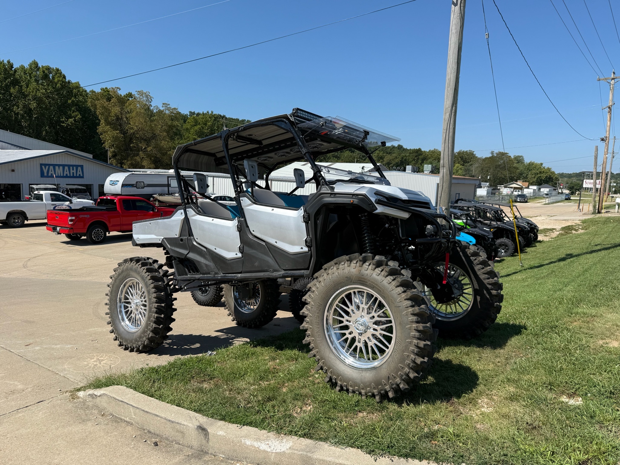 2025 Honda Pioneer 1000-6 Deluxe Crew in jefferson city MO