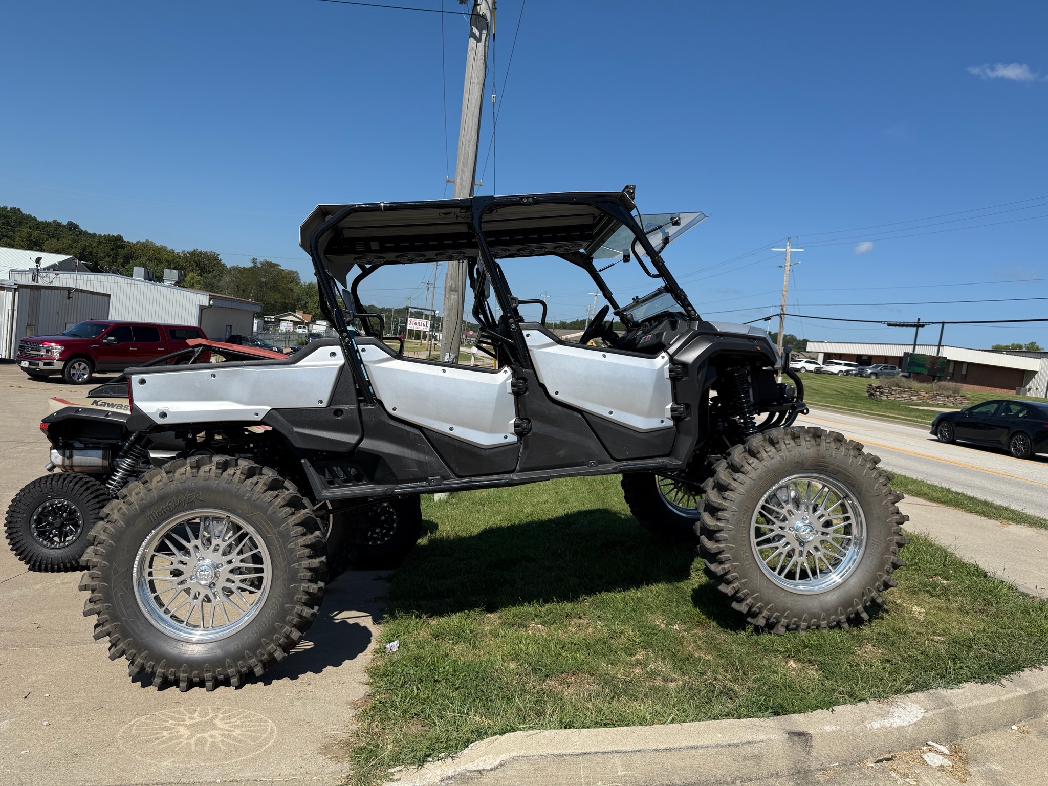 2025 Honda Pioneer 1000-6 Deluxe Crew in jefferson city MO
