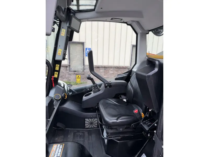 2025 JCB 300