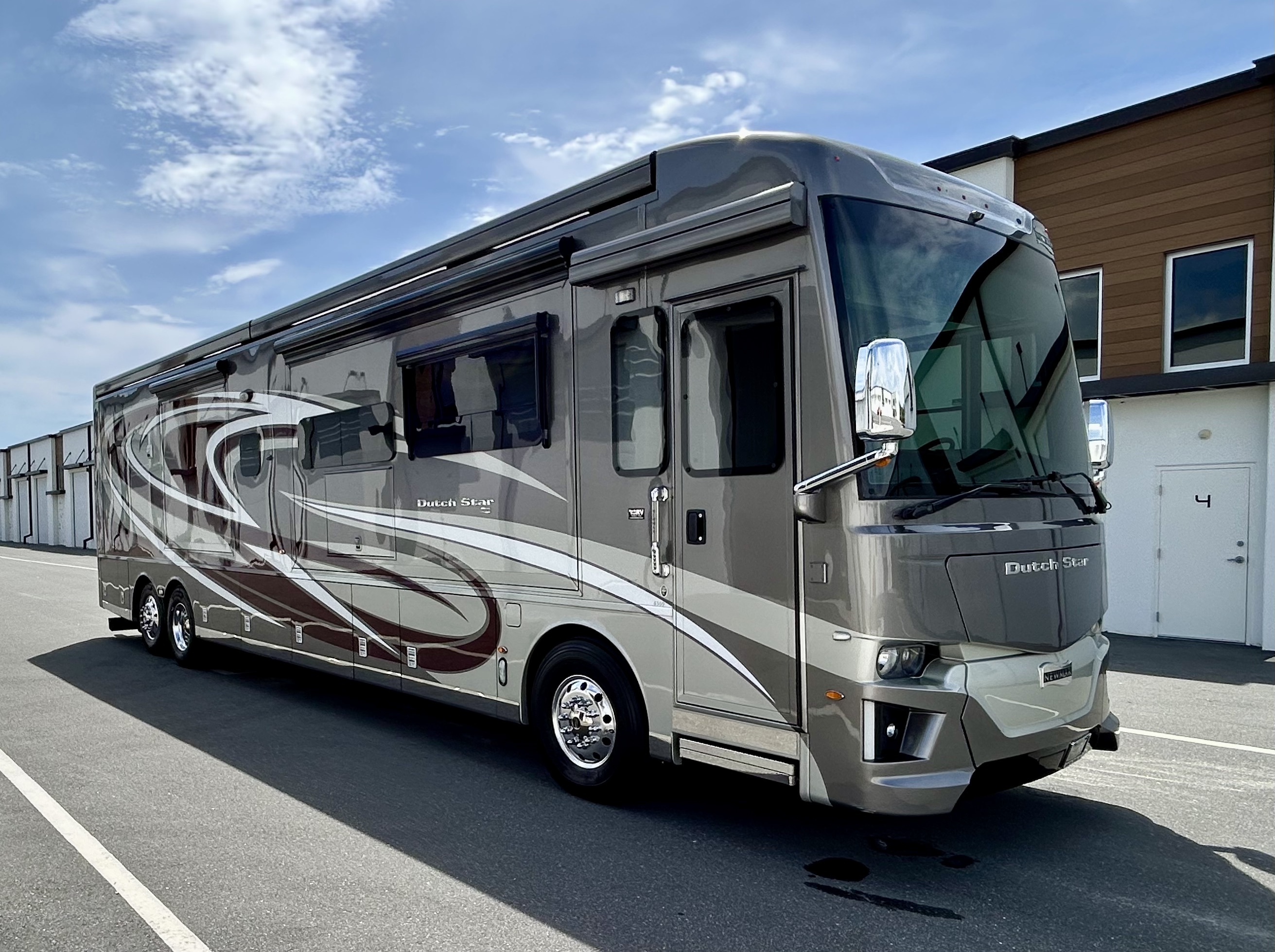 2022 Newmar DUTCH STAR 4369 RV