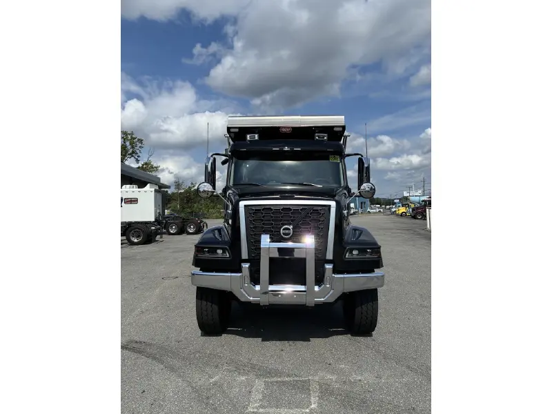 2027 VOLVO VHD