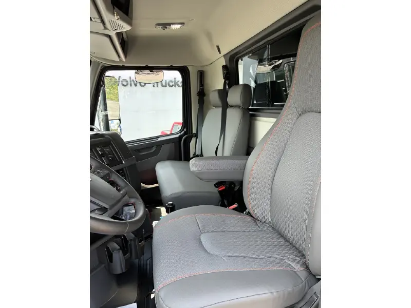 2027 VOLVO VHD
