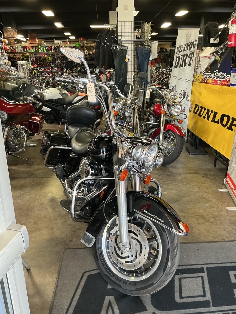 2005 Harley-Davidson ROAD KING in Palmdale, CA