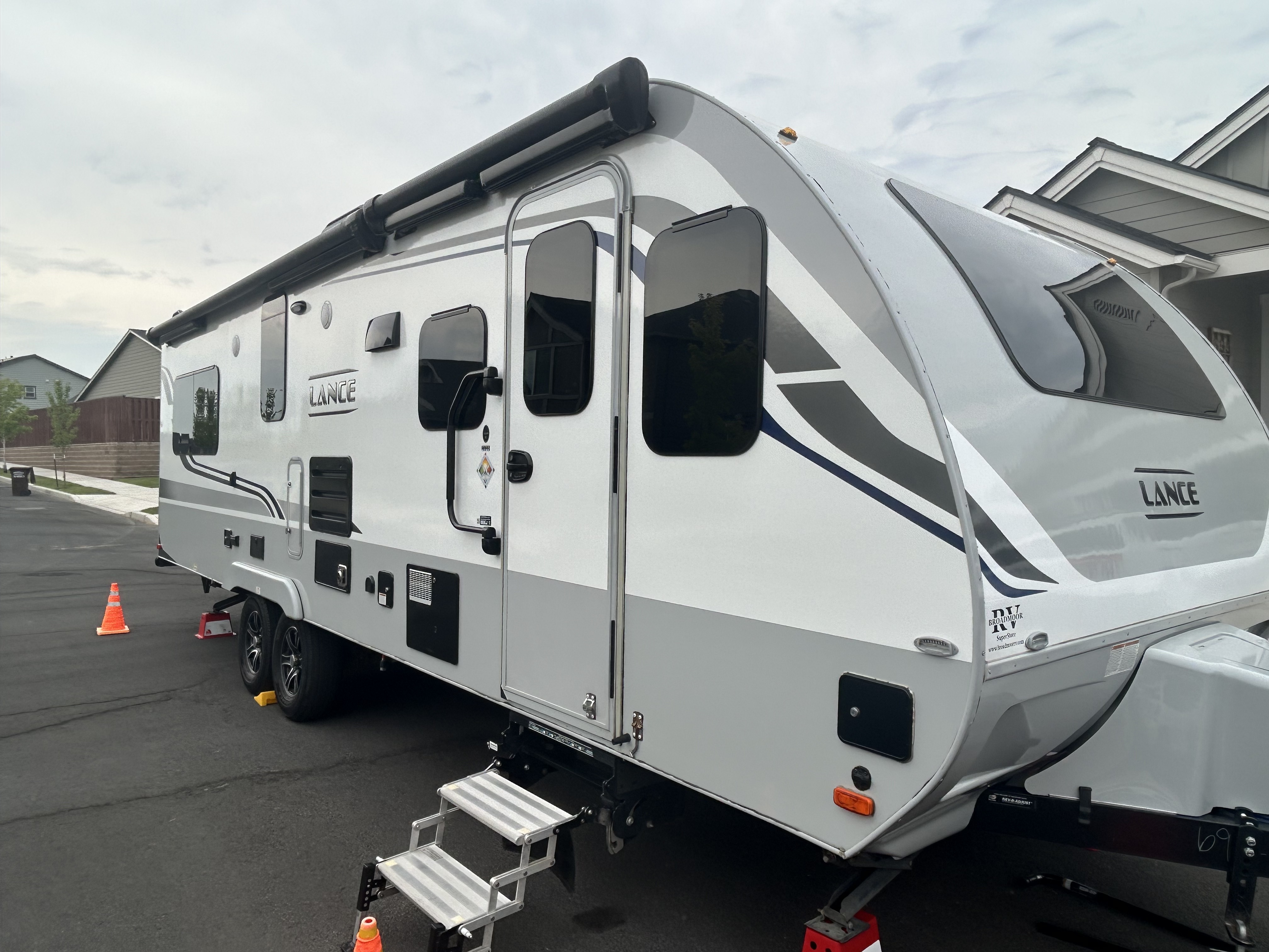 2020 Lance 2465 TRAVEL TRAILER in prineville OR