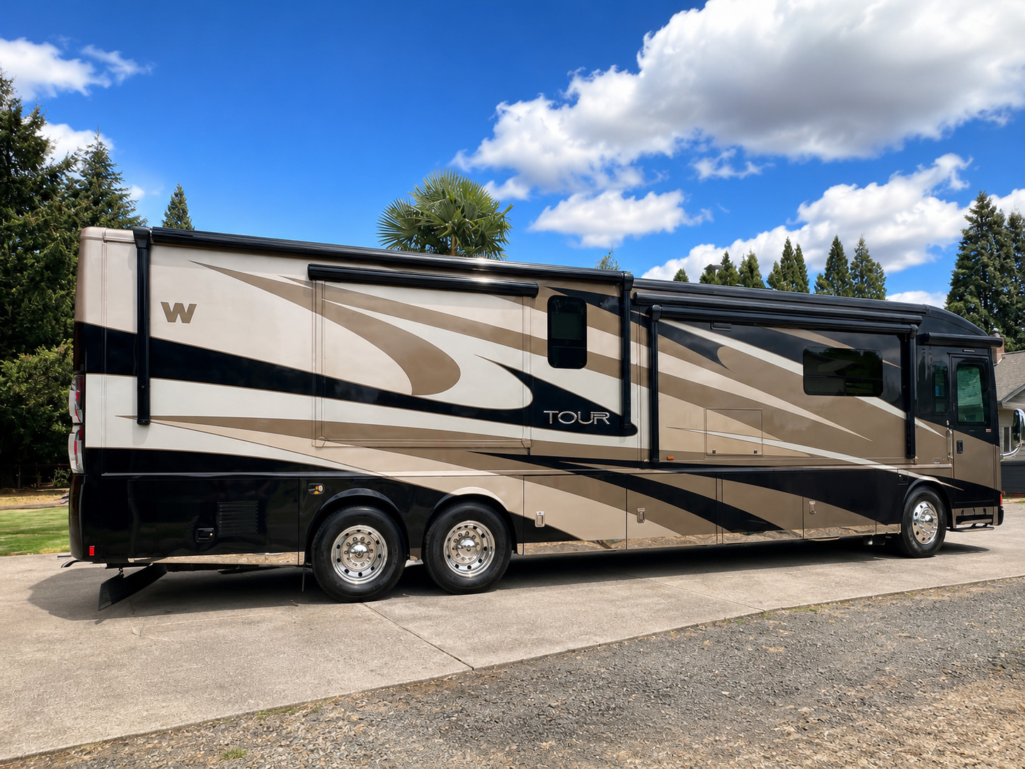 2014 Winnebago TOUR 42QD in mcminnville OR