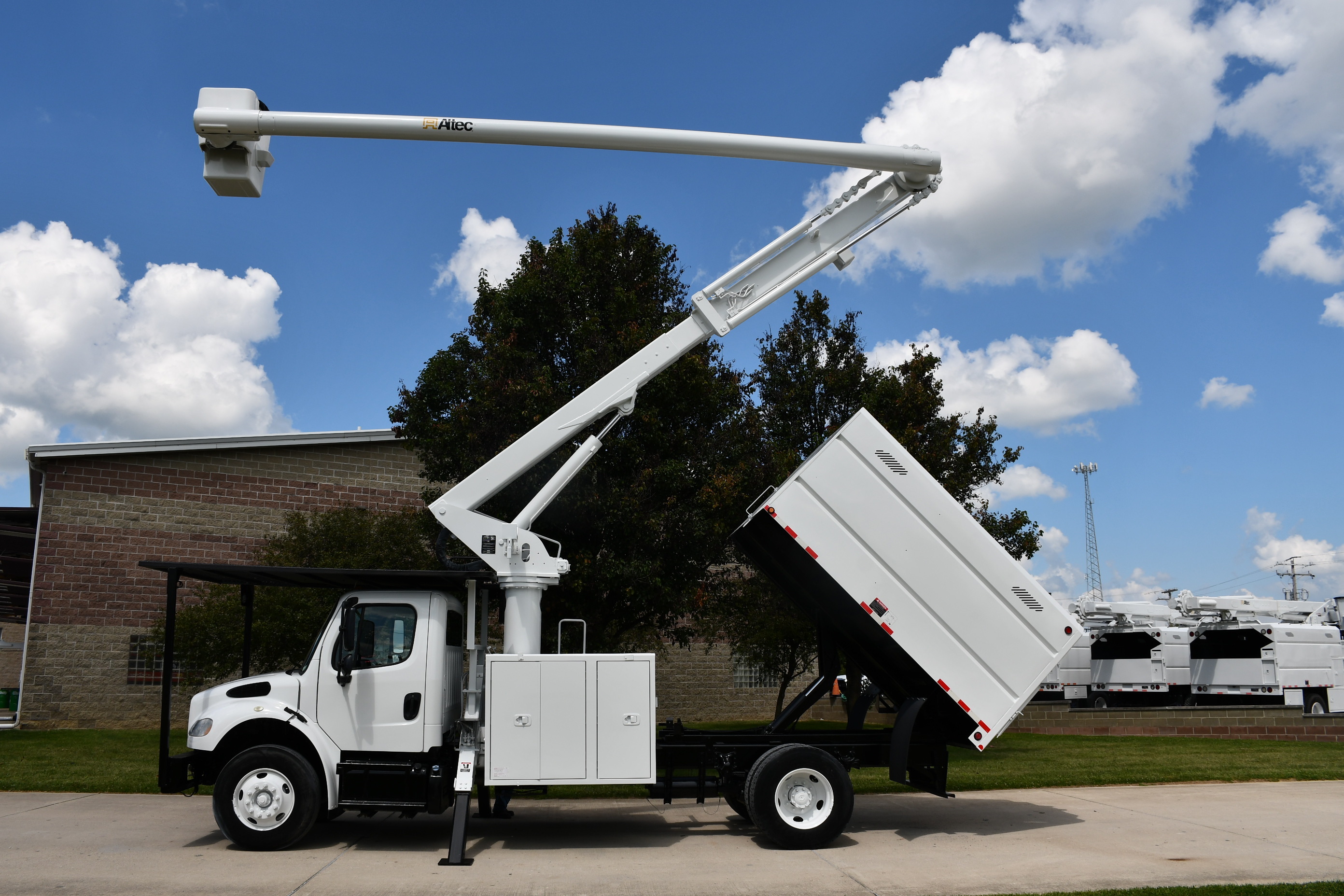 2015 FREIGHTLINER BUSINESS CLASS M2 106 in Clinton, IL