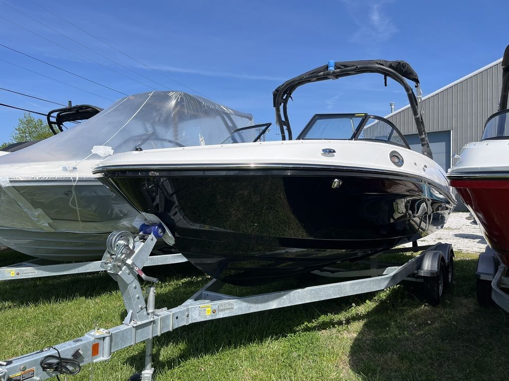 2026 Bayliner VR6 Outboard Bowrider Boat boat