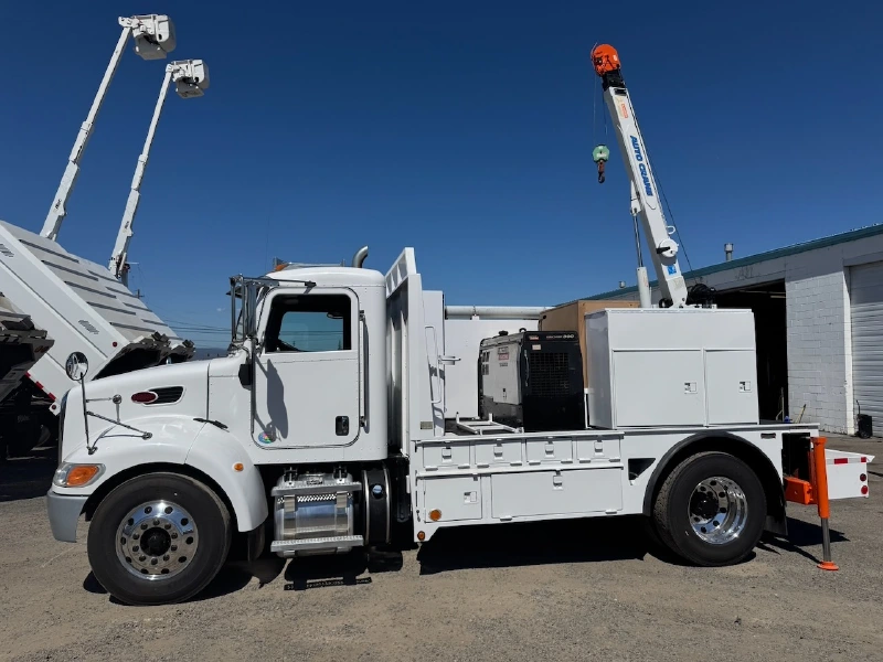 2013 PETERBILT 337
