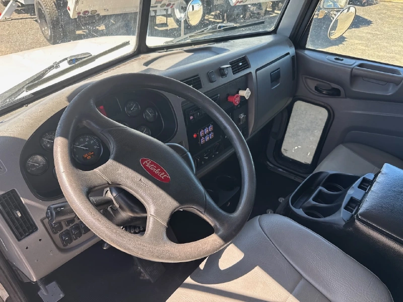 2013 PETERBILT 337