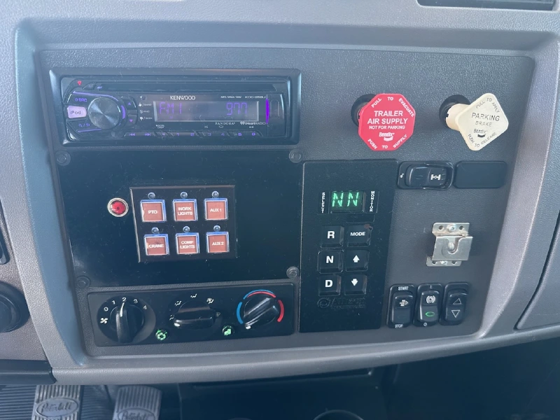 2013 PETERBILT 337