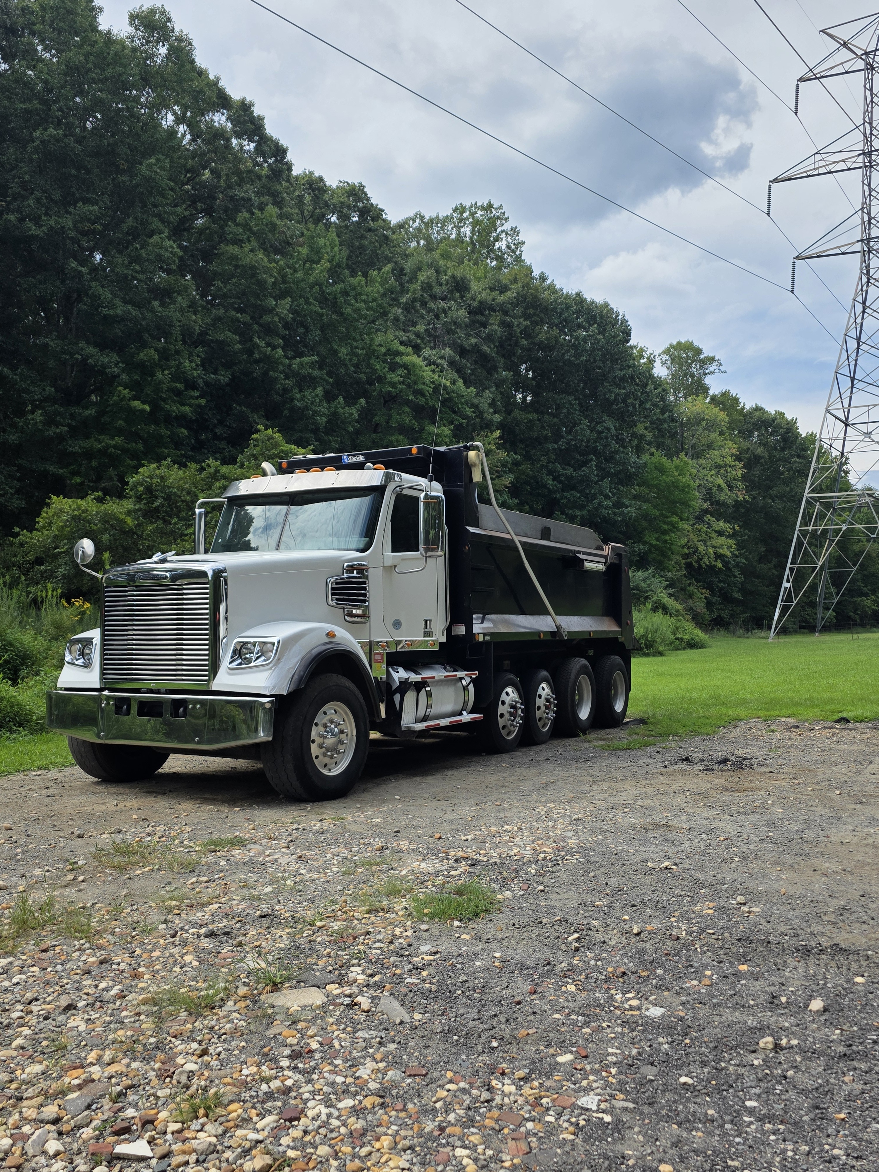 2017 FREIGHTLINER 122 SD in Mc Leansville, NC