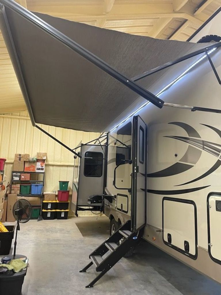 2018 Forest River Rockwood Signature Ultra Lite 8298WS in brock TX