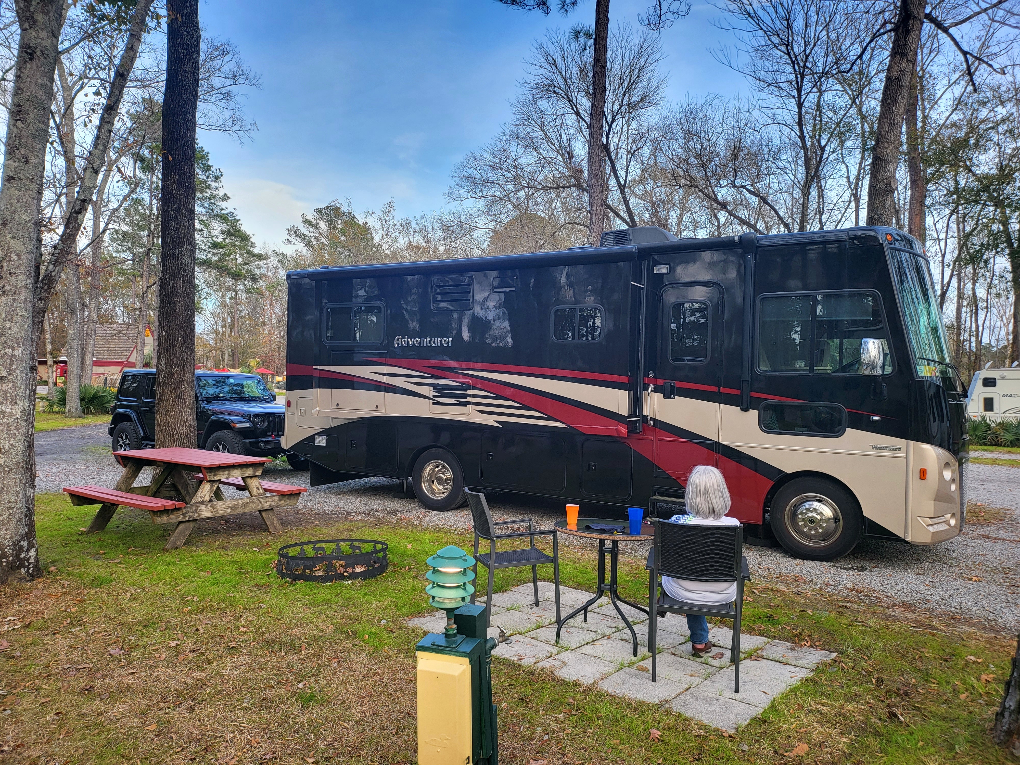 2019 Winnebago ADVENTURER 27N in fort myers FL