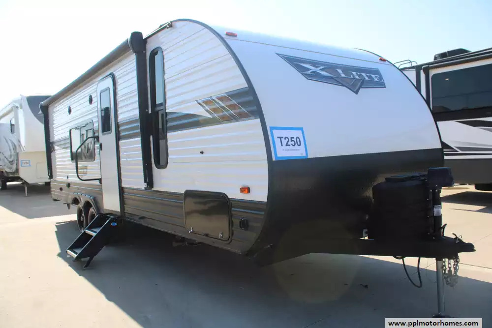 2023 Forest River Wildwood X-Lite 261BHXL in cleburne TX