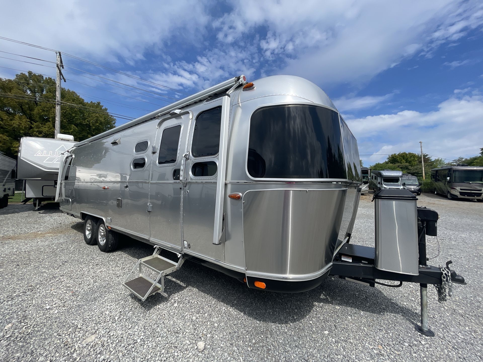 2025 Airstream Classic 30RBT in alcoa TN