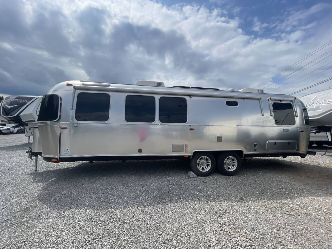 A photo of this 2025 Airstream Classic 30RBT