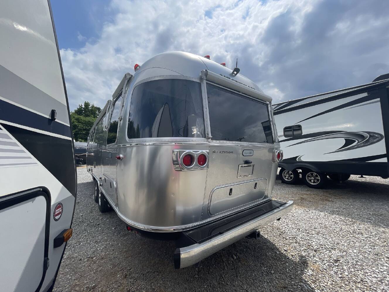 A photo of this 2025 Airstream Classic 30RBT