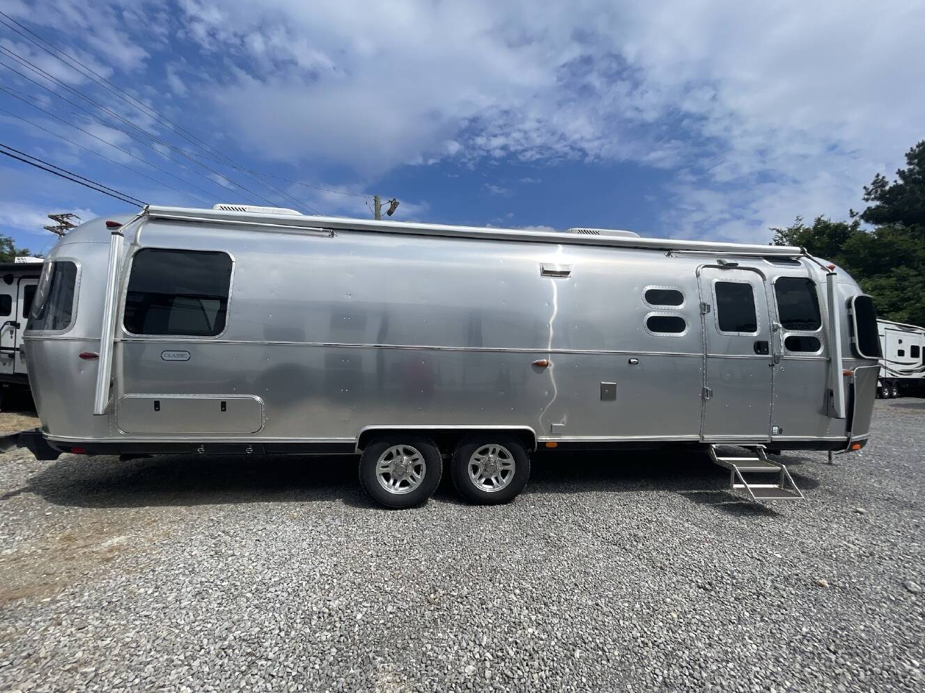 A photo of this 2025 Airstream Classic 30RBT