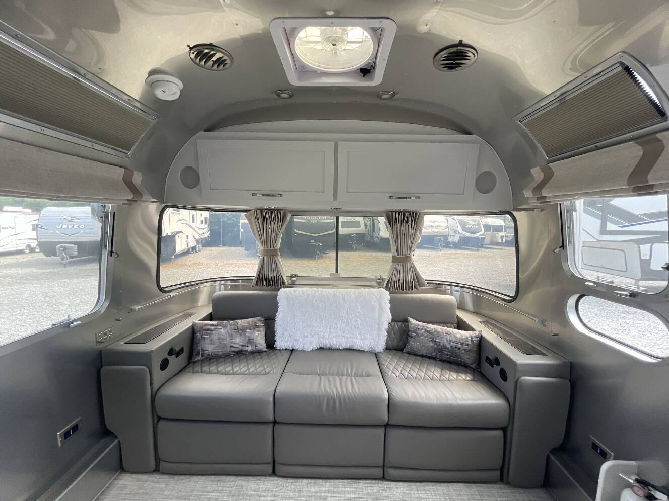 A photo of this 2025 Airstream Classic 30RBT