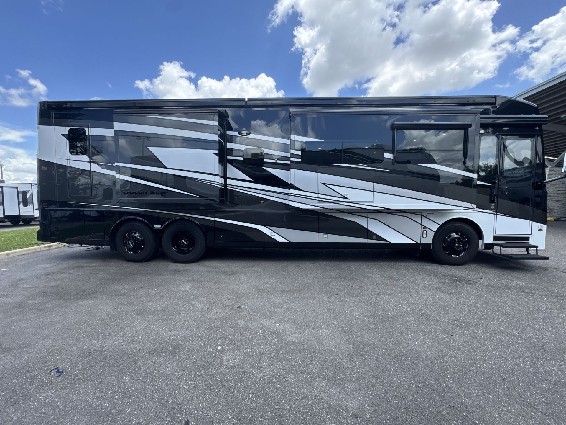 2025 Newmar Dutch Star 4081 in dover FL