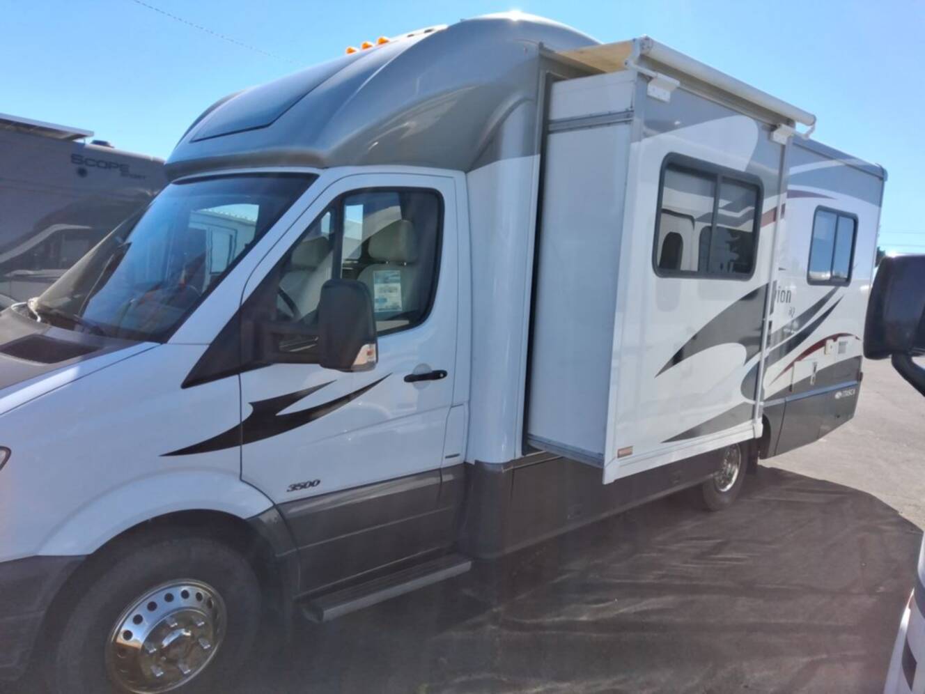 A photo of this 2014 Itasca NAVION 24V