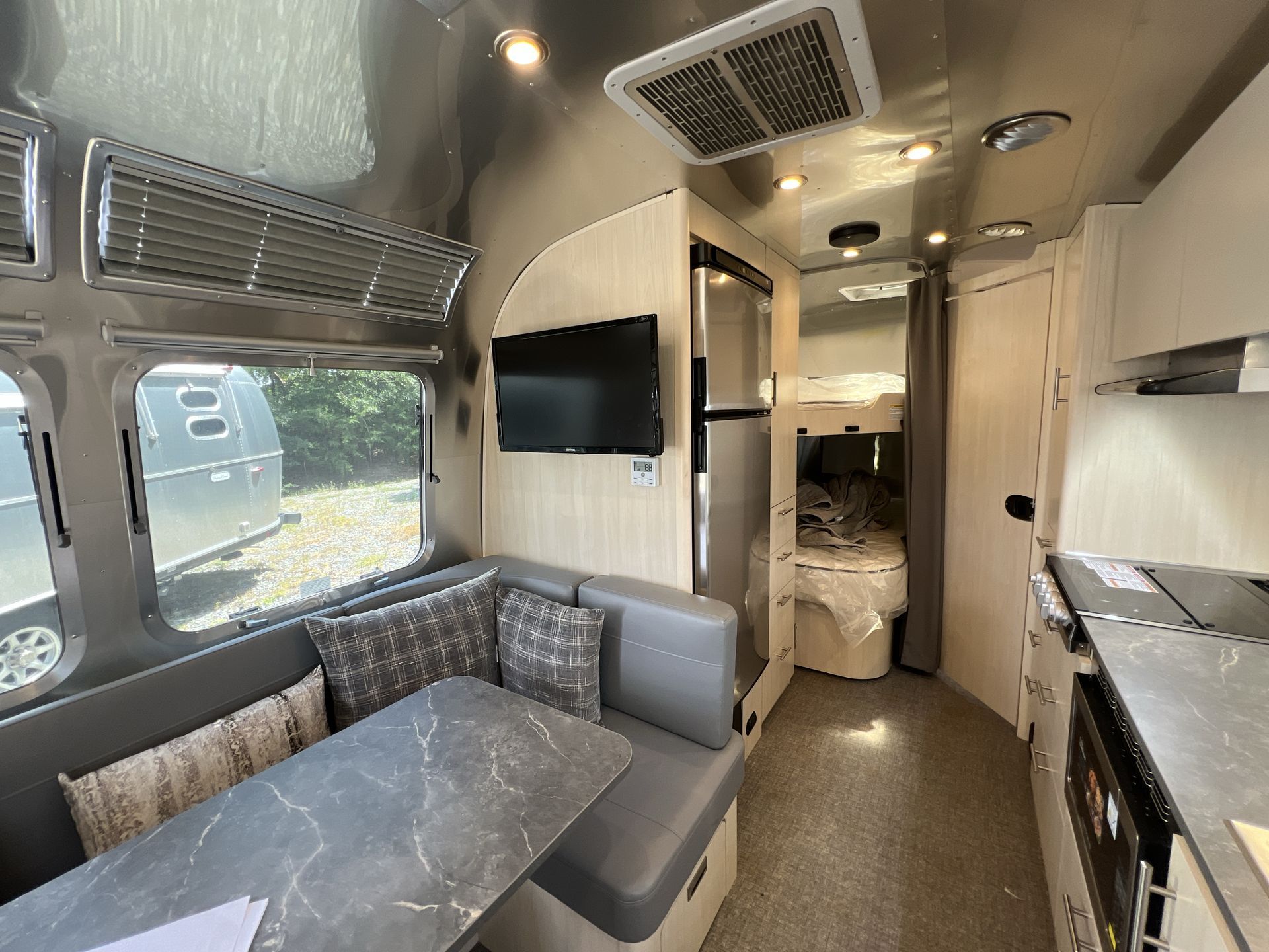 2024 Airstream Flying Cloud 30FBBQ in woodford VA