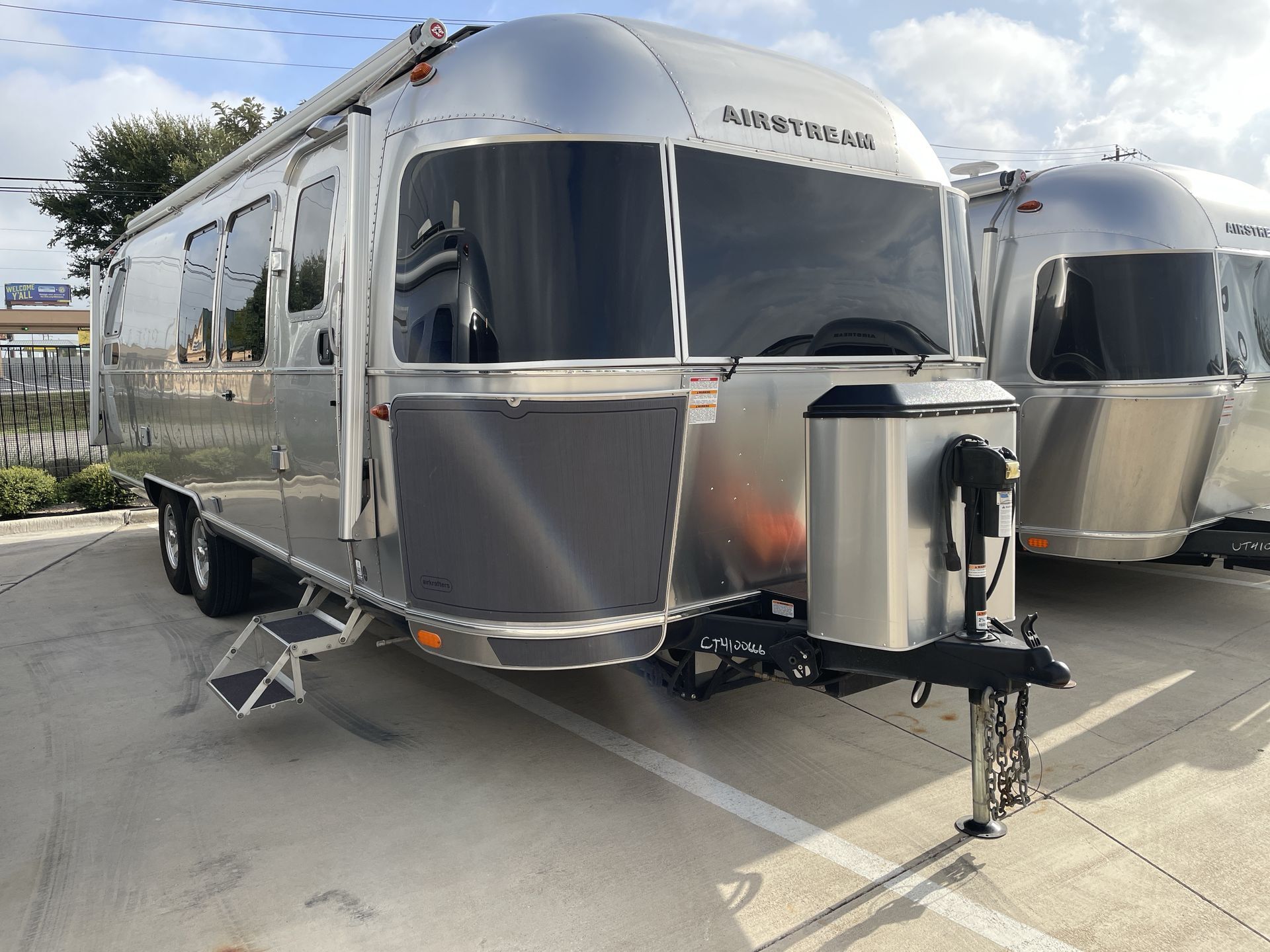 2023 Airstream Pottery Barn 28RB in buda TX